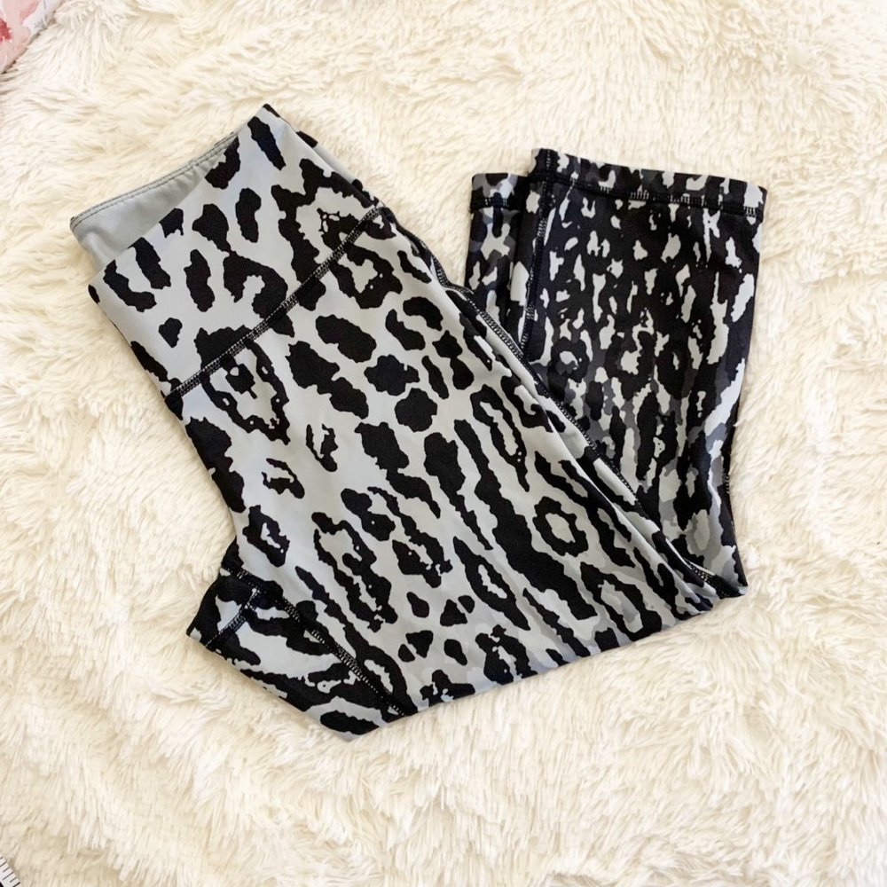 SOLD❗️Z by Zella Grey Animal Print Active Leggings Capri Small